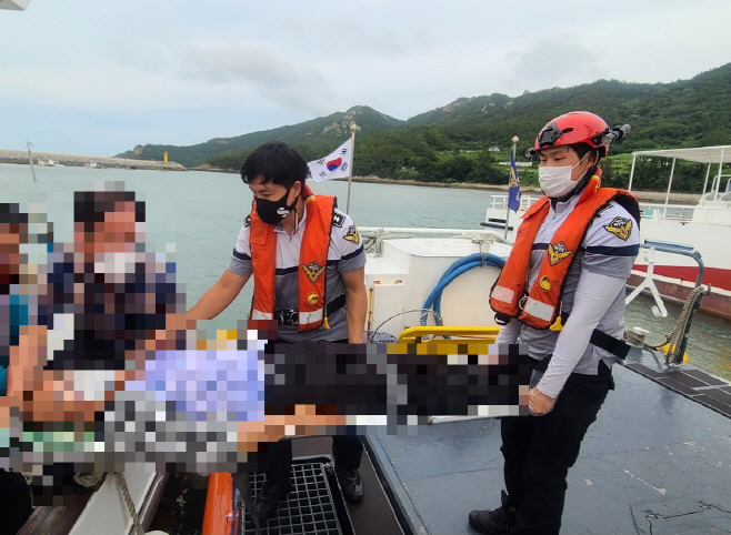 10일 진도군 조도에서 발생한 응급환자를 이송하고 있다