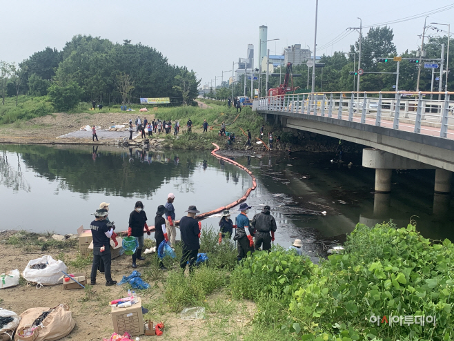 옥구천 수질오염 복구작업