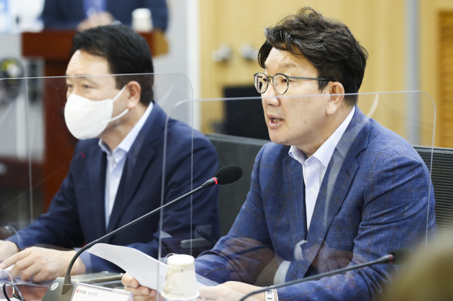 인천·경기 예산정책협의회에서 인사말하는 권성동 원내대표