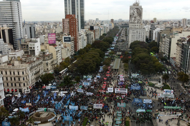 ARGENTINA-POLITICS-ECONOMY-DEMONSTRATION <