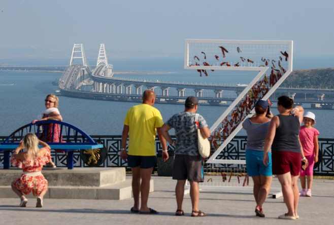 Road-rail bridge linking Crimea to mainland Russia