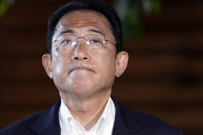 Japan Prime Minister COVID <YONHAP NO-2967> (AP)