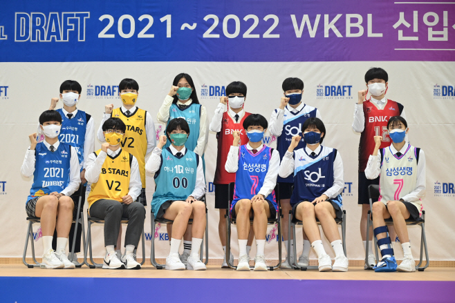 2021-2022 WKBL 신입선수선발회 선발 선수 단체 사진