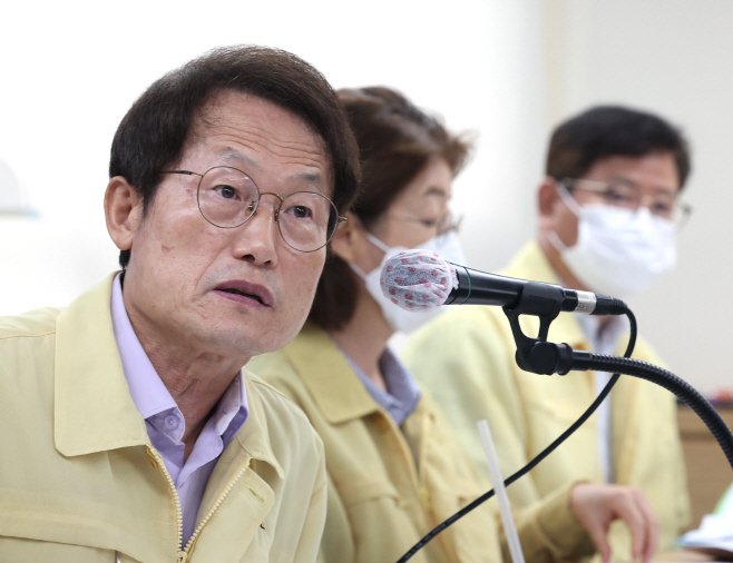 질문 답하는 조희연 교육감