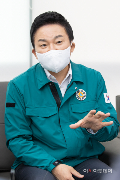 (08.23)_원희룡_장관__기자실_방문_-_02