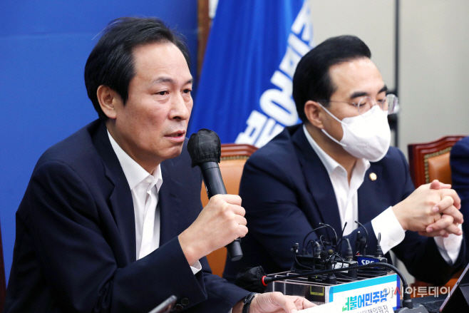 [포토] 모두발언하는 우상호 비대위원장