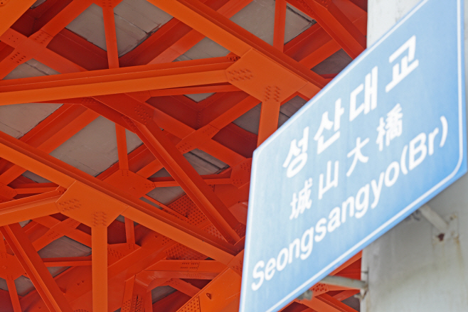 성산대교 북단, 남단에 이어 균열 또 발생<YONHAP NO-3068>