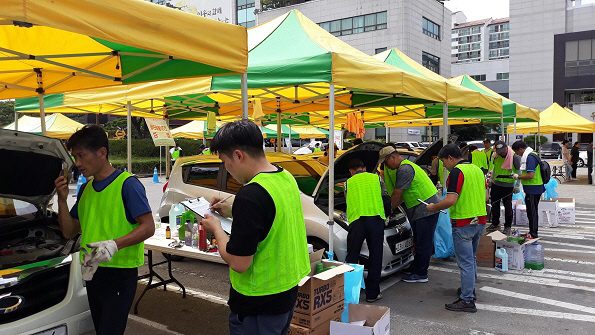 지난해 추석 귀성길, 자동차 무상점검 모습