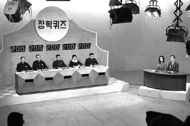 사진2_MBC 장학퀴즈 첫 방송모습_19730218