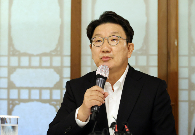 고위 당정협의회에서 발언하는 권성동 원내대표