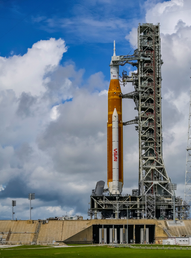 SPACE-EXPLORATION/MOON-LAUNCH <YONHAP NO-1060> (REUTERS)