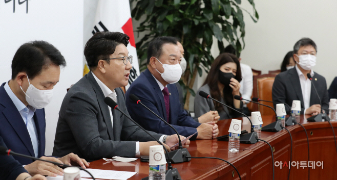 [포토] 비대위 모두발언하는 권성동 원내대표