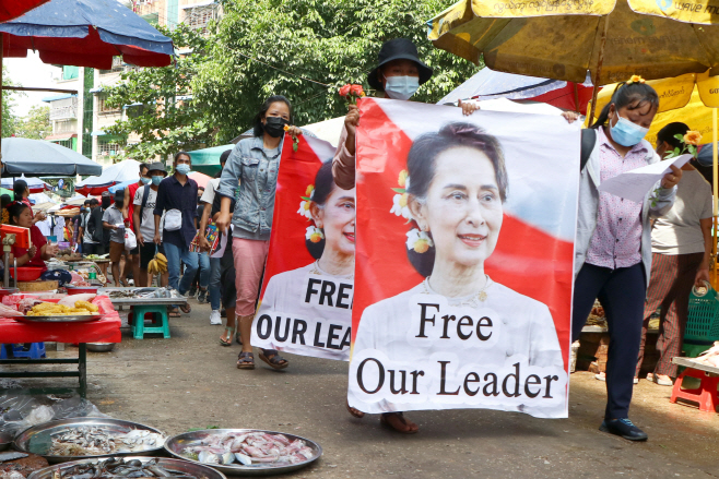 Myanmar Suu Kyi <YONHAP NO-5745> (AP)