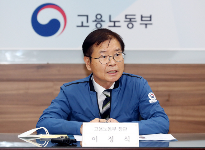 인사말 하는 이정식 고용노동부 장관<YONHAP NO-5082>