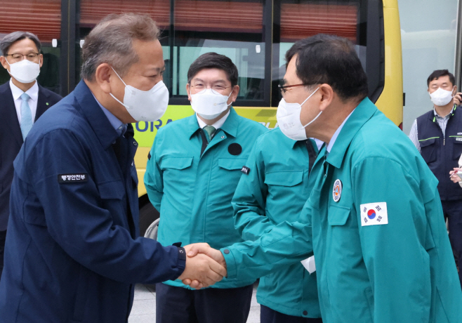 주낙영 경주시장이 지난달 31일 경주를 찾은 이상민 행정안전부