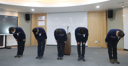 폭발사고 사과하는 SK지오센트릭 경영진<YONHAP NO-2848>