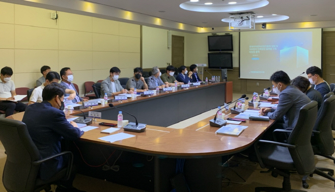 이장식 포항시 부시장 주재로 용역 중간보고회를 진행하고 있