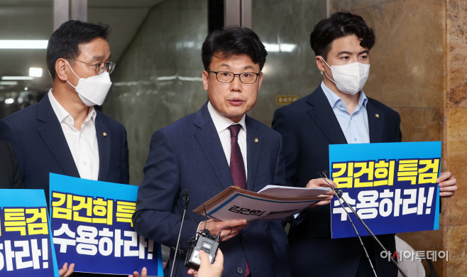 [포토] 브리핑하는 진성준 민주당 원내수석부대표 '김건희 특검법' 발의