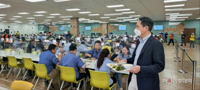 220909 케레타로 구내식당 식사1