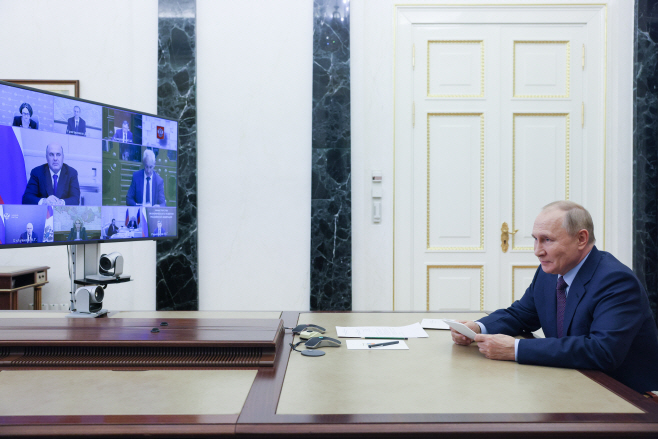 Russia President Putin chairs meeting on economic issues