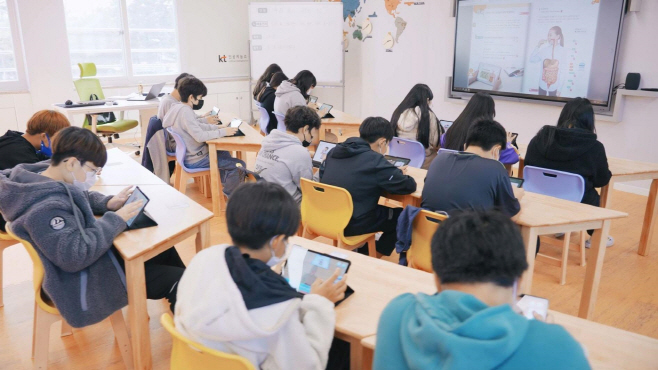 태블릿PC를 활용하여 수업을 진행