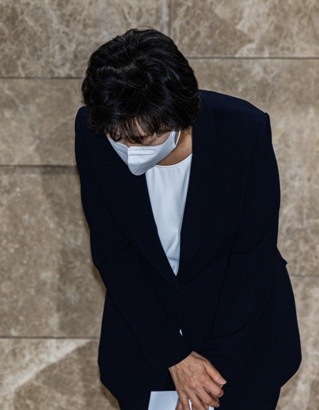 34일만에 사퇴 발표한 박순애 사회부총리