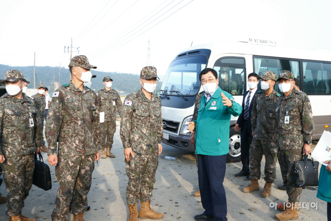지난 16일 경주시 천북면 신당리 시설재배 농가를 찾은 박정환
