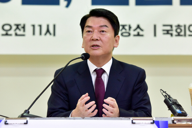 답변하는 안철수 의원<YONHAP NO-2475>