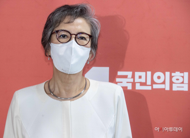 [포토] 입장 밝히는 이양희 윤리위원장