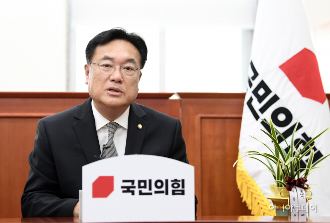정진석 윤석열 대통령 축하 난7