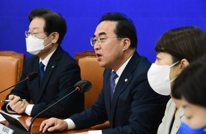 [포토] 박홍근 원내대표 '민주당 최고위원회의 발언'
