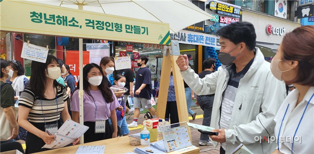 청년들을격려하는하은호시장
