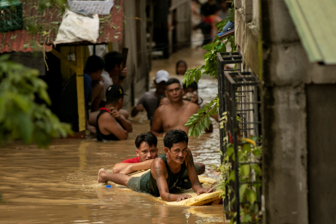 ASIA-STORM/PHILIPPINES <YONHAP NO-3809> (REUTERS)