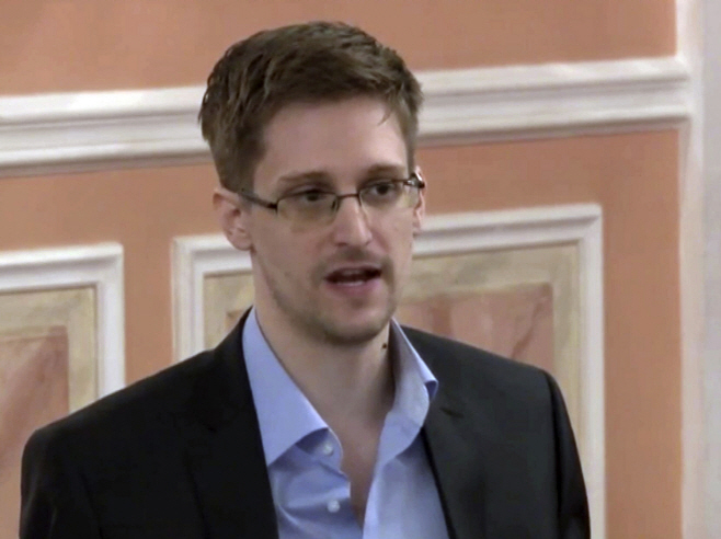 Russia Snowden <YONHAP NO-0356> (AP)