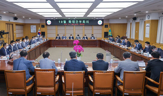 대이장우 대전시장이 10월 확대간부회의