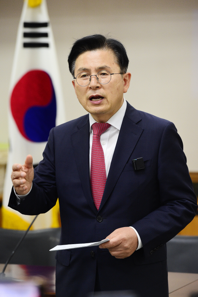선거제도개혁 심포지엄에서 인사말하는 황교안<YONHAP NO-4257>