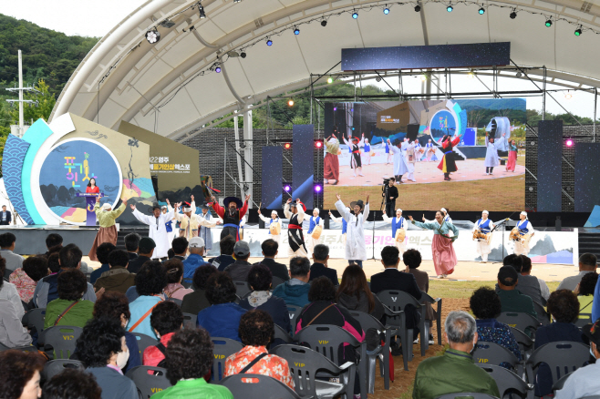 영양군 공연단이 원놀이 공연