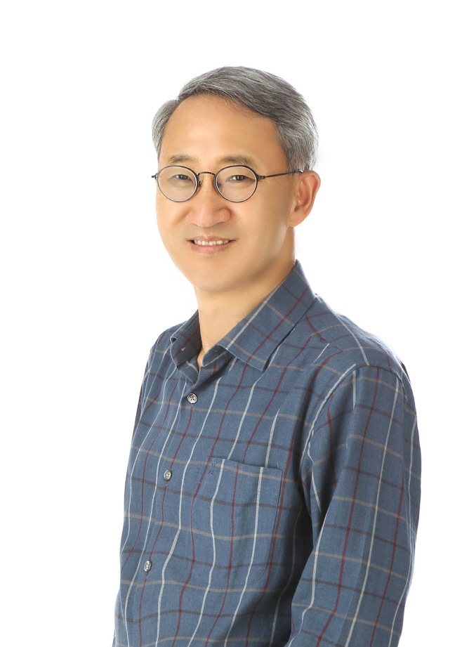 (사진1) 제16회 백신애 문학제 개최(문학상-정광모 소설가) (1)