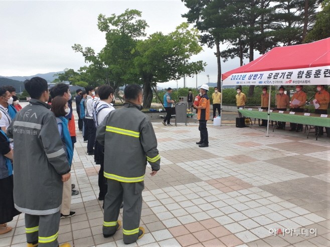 (사진) 부산경남경마공원 소방훈련 장면 (1)