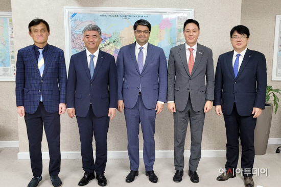정 부회장과 우즈벡 아짐 아흐메드하자예프 에너지부 1차관