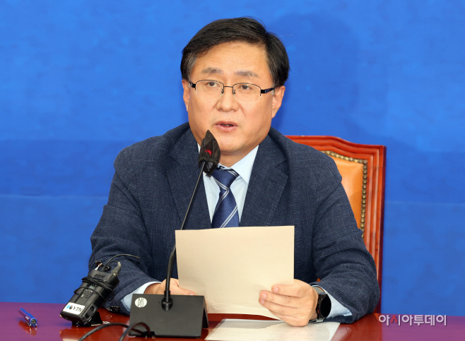 [포토] 발언하는 김성환 민주당 정책위의장