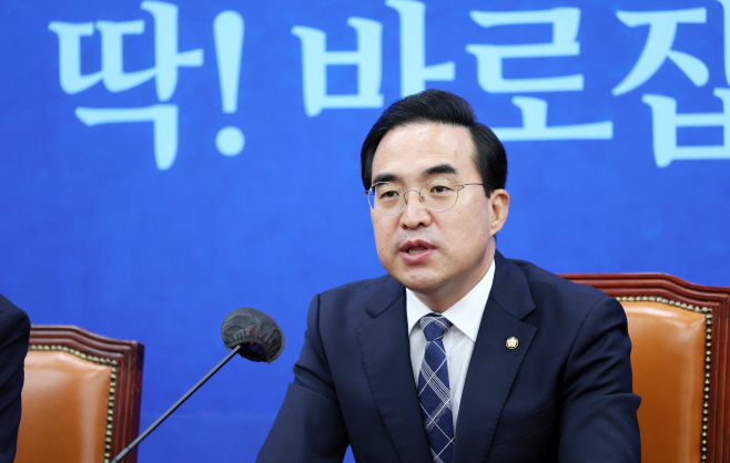 발언하는 더불어민주당 박홍근 원내대표
