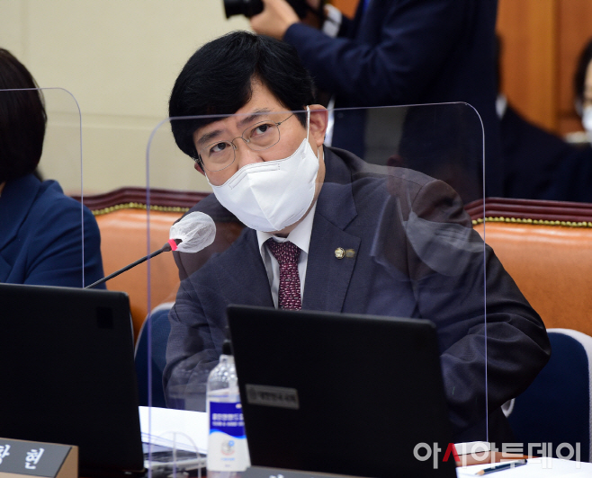 2022101101000575800047211