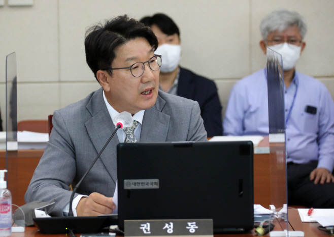 해명하는 권성동 의원<YONHAP NO-6063>