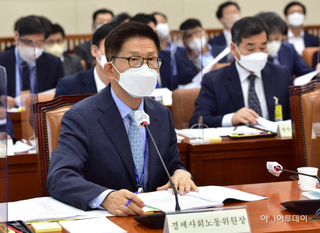 [포토] [2022 국감] 국감 출석한 김문수 경사노위 위원장