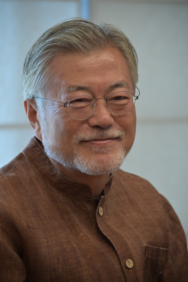 민주당 신임 지도부와 대화하는 문재인 전 대통령
