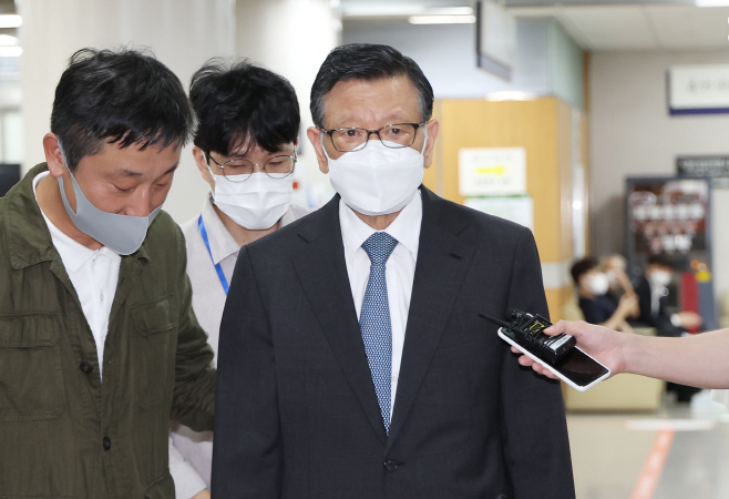 법정 출석하는 박삼구 전 회장<YONHAP NO-3493>