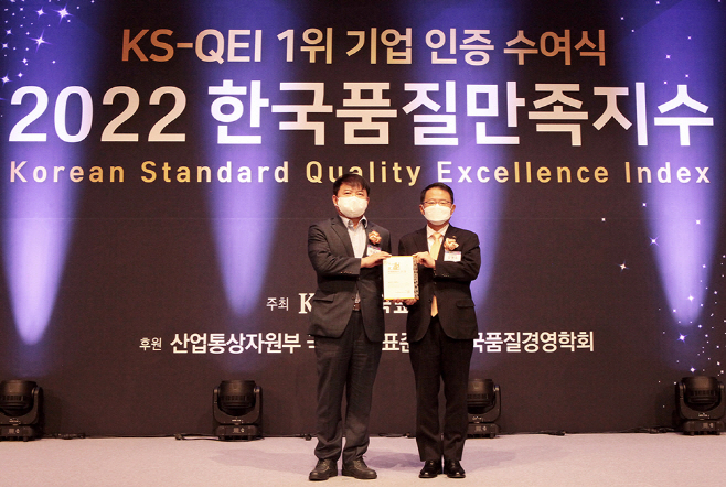 [사진] 이유진 팜한농 대표 품질만족지수 1위 기념촬영