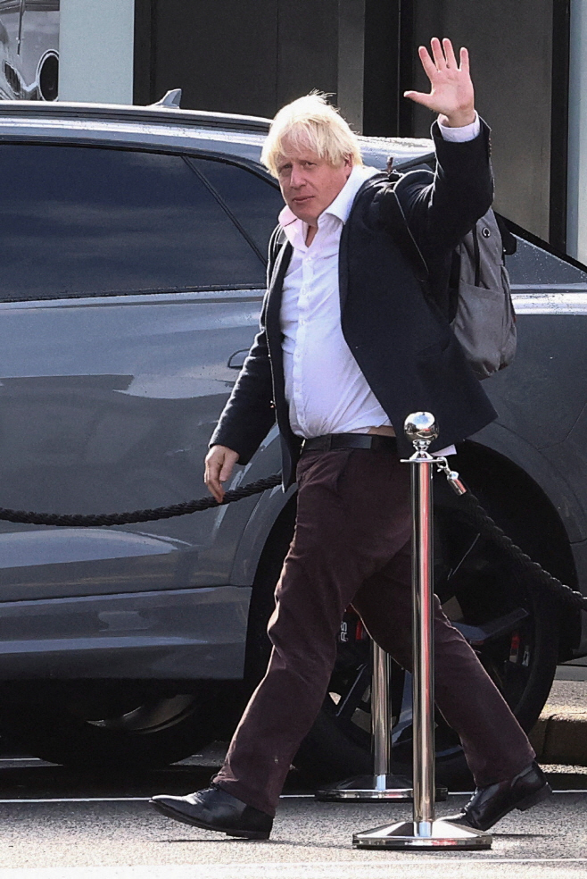 BRITAIN-POLITICS/JOHNSON-ARRIVAL <YONHAP NO-3602> (REUTERS)