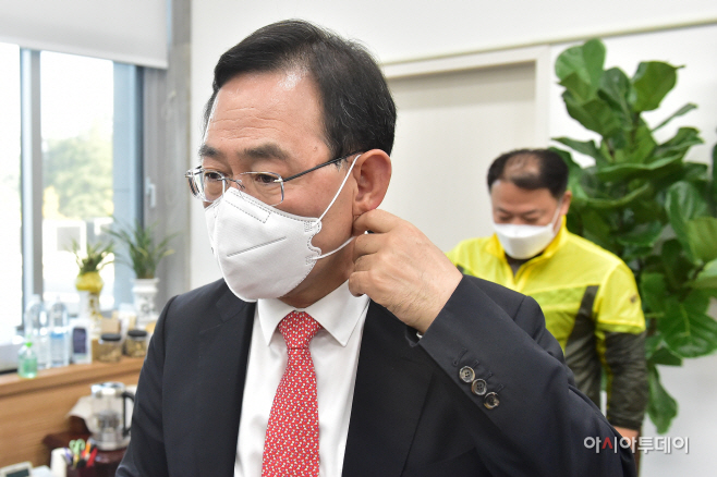 [포토] 주호영 국민의힘 원내대표 기자간담회 참석